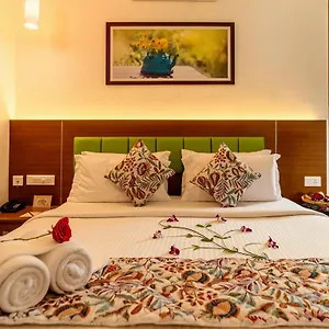 Resort The Leaf